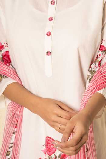 Kameez_White Cotton, Chiffon Round Neck Rosette Floral Block Print Kurta Set _Online_at_Aza_Fashions