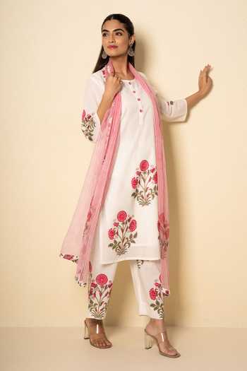 Shop_Kameez_White Cotton, Chiffon Round Neck Rosette Floral Block Print Kurta Set _Online_at_Aza_Fashions