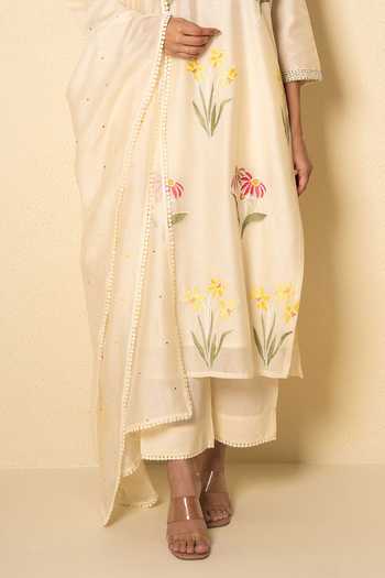 Kameez_Ivory Chanderi, Muslin (mulmul), Cotton Spring Floral Embroidered Kurta Set _Online_at_Aza_Fashions