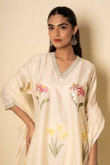 Buy_Kameez_Ivory Chanderi, Muslin (mulmul), Cotton Spring Floral Embroidered Kurta Set 