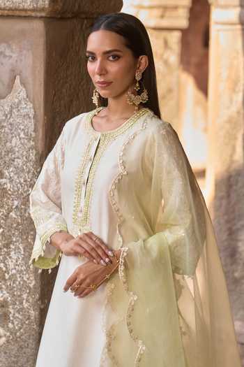 Sheetal Batra_Ivory , Chanderi, Cotton, Organza Round Neck, Yes Anam Kurta Set _Online_at_Aza_Fashions