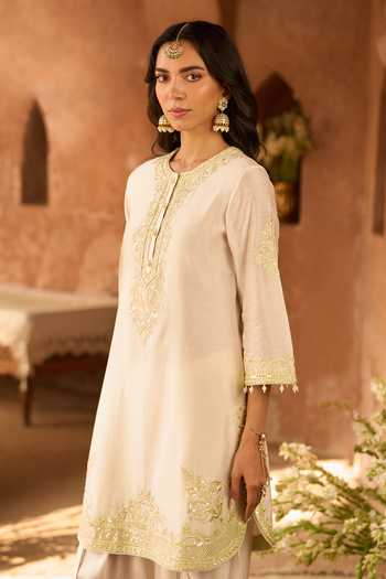 Sheetal Batra_Ivory Silk, Chanderi, Satin Round Neck, Yes Nyra Kurta And Pant Set _Online_at_Aza_Fashions