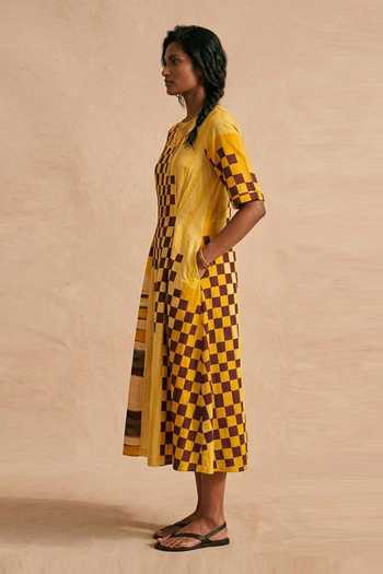 Vedika M_Yellow Cotton Round Neck Golden Hour Midi Dress _Online_at_Aza_Fashions