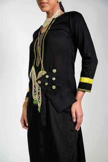 Agraj Jain_Black Cotton Split V-neck Paisley Embroidered Kurta And Pant Set _Online_at_Aza_Fashions