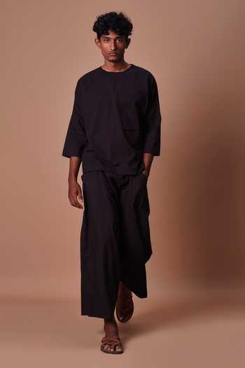 MATI_Black Cotton Cross Pocket T-shirt _Online_at_Aza_Fashions