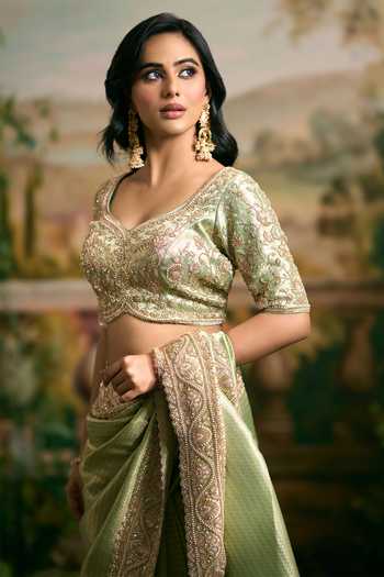 Samyukta Singhania_Green Sweetheart Neck Embroidered Banarasi Saree And Blouse Set _at_Aza_Fashions