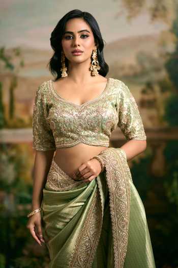 Buy_Samyukta Singhania_Green Sweetheart Neck Embroidered Banarasi Saree And Blouse Set 