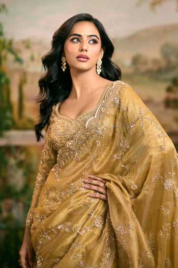 Shop_Samyukta Singhania_Gold Tissue Sweetheart Neck Embroidered Banarsi Saree And Blouse Set 