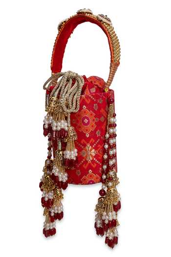 Buy_5elements_Red Embroidery, Beads, Pearls, Zari, Tassels Sindoorika Floral Pattern Potli 