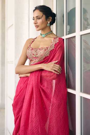Awigna Pink Net, Chiffon Scoop Neck Canna Lily Saree And Blouse Set Online at Aza Fashions Awigna_Pink Net, Chiffon Scoop Neck Canna Lily Saree And Blouse Set _Online_at_Aza_Fashions
