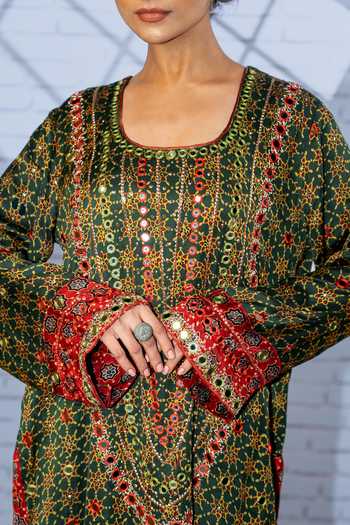 Sheeshakari_Green Silk Scoop Neck Ajrakh Print Kaftan _at_Aza_Fashions