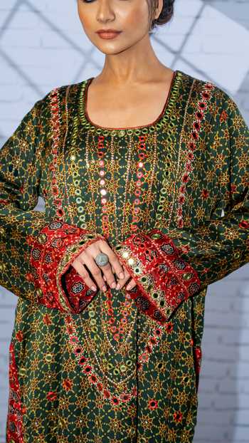 Buy_Sheeshakari_Green Silk Scoop Neck Ajrakh Print Kaftan 