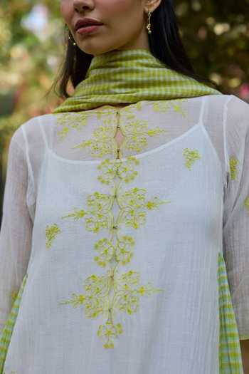 Buy Surmaye Ivory Chanderi Boat Neck, Yes Bloom Embroidered Kurta And Pant Set Online at Aza Fashions Buy_Surmaye_Ivory Chanderi Boat Neck, Yes Bloom Embroidered Kurta And Pant Set _Online_at_Aza_Fashions