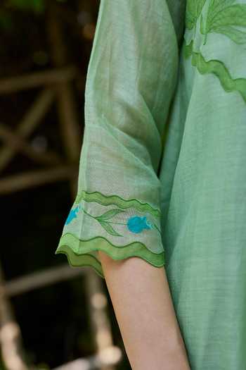 Buy_Surmaye_Green Chanderi Boat Neck, Yes Pomegranate Trail Embroidered Kurta And Pant Set _Online_at_Aza_Fashions