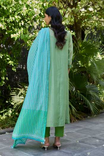 Surmaye_Green Chanderi Boat Neck, Yes Pomegranate Trail Embroidered Kurta And Pant Set _Online_at_Aza_Fashions