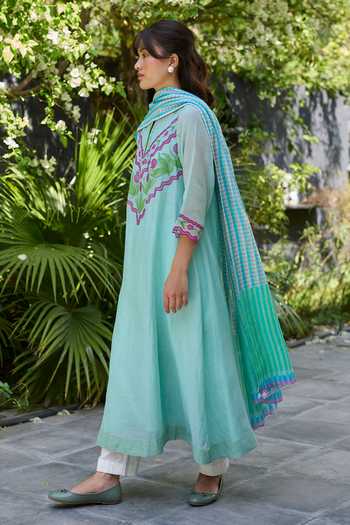 Buy_Surmaye_Blue Chanderi Boat Neck, Yes Pomegranate Embroidered Kurta And Pant Set 