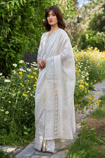 Buy_Surmaye_Ivory Silk, Organza Wander Trail Embroidered Saree 