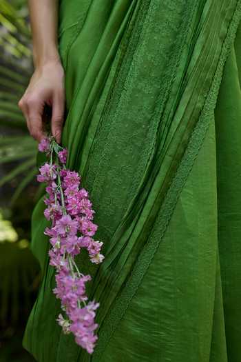 Buy_Surmaye_Green Silk, Organza Wander Trail Embroidered Saree 