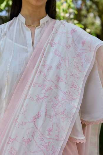 Buy_Surmaye_Pink Silk Once Upon A Garden Print Saree 