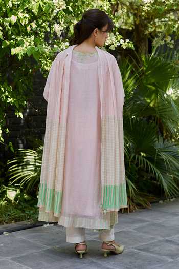 Surmaye Thread Embroidered Kurta & Pant Set 