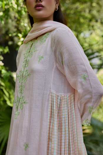 Buy_Surmaye_Pink Chanderi Boat Neck, Yes Thread Embroidered Kurta And Pant Set 