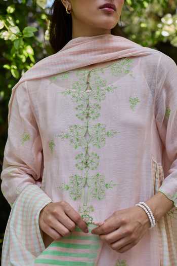 Shop_Surmaye_Pink Chanderi Boat Neck, Yes Thread Embroidered Kurta And Pant Set 