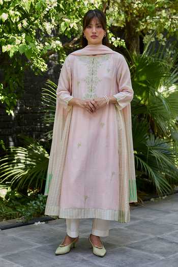 Surmaye Thread Embroidered Kurta & Pant Set 