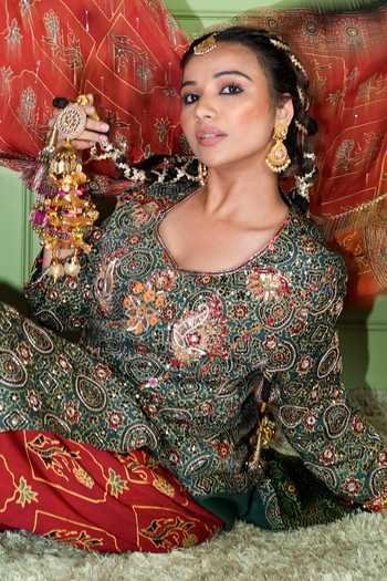 Buy Sheeshakari Green Silk V-neck Ajrakh Pattern Kurta Set Online at Aza Fashions Buy_Sheeshakari_Green Silk V-neck Ajrakh Pattern Kurta Set _Online_at_Aza_Fashions