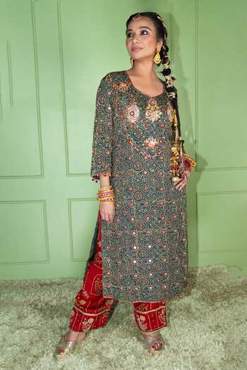Shop Sheeshakari Green Silk V-neck Ajrakh Pattern Kurta Set Online at Aza Fashions Shop_Sheeshakari_Green Silk V-neck Ajrakh Pattern Kurta Set _Online_at_Aza_Fashions