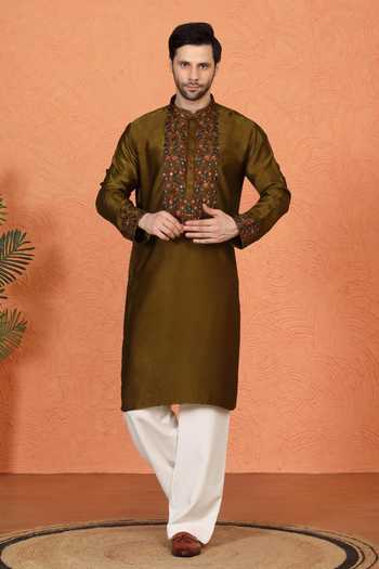 Aham-Vayam Placement Embroidered Kurta & Pant Set 