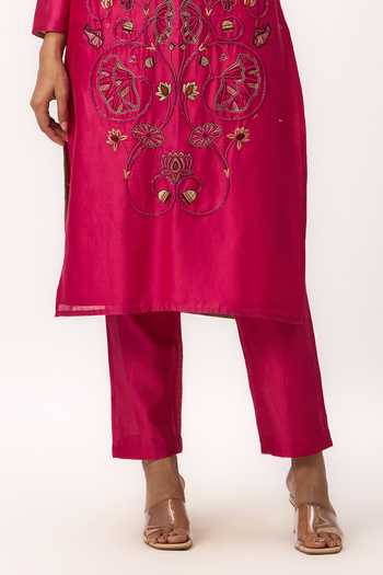 Ruchi Marodia_Pink Chanderi V-neck, Yes Lotus Bloom Jaal Kurta Set _Online_at_Aza_Fashions