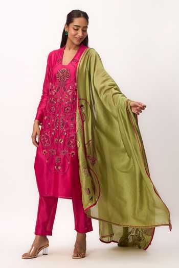 Ruchi Marodia_Pink Chanderi V-neck, Yes Lotus Bloom Jaal Kurta Set _at_Aza_Fashions