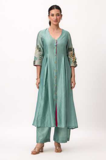 Ruchi Marodia_Green Chanderi V-neck Shami Whisper Panelled Kurta Set _Online_at_Aza_Fashions