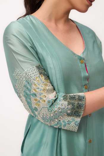 Ruchi Marodia_Green Chanderi V-neck Shami Whisper Panelled Kurta Set _at_Aza_Fashions