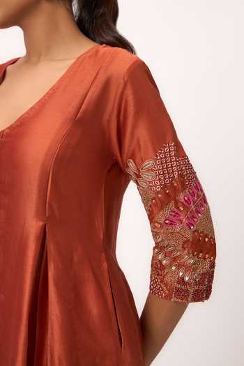 Ruchi Marodia_Orange Chanderi V-neck Shami Whisper Panelled Kurta Set _at_Aza_Fashions
