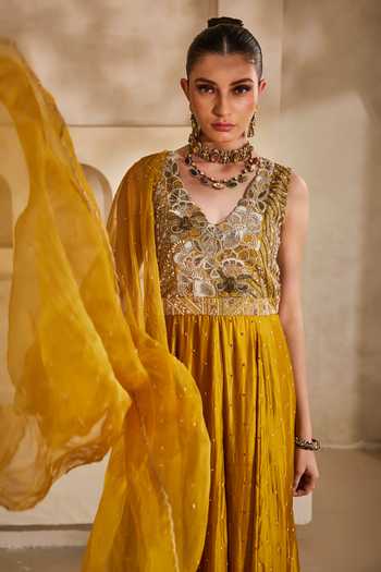 Anu Pellakuru_Mustard , , V-neck Sunehri Embroidered Anarkali Set _at_Aza_Fashions