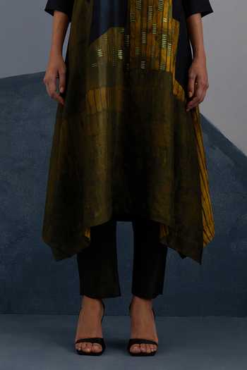 Clos_Blue Silk, Dupion Collared Omen Print Kurta And Pant Set _at_Aza_Fashions