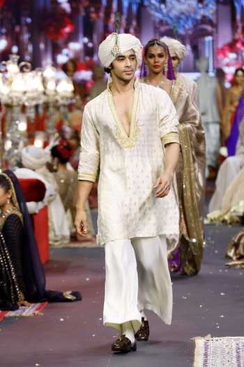 Buy_Itrh_Ivory Silk, Brocade, Crepe Shehzaad Floral Pattern Kurta Set _Online_at_Aza_Fashions