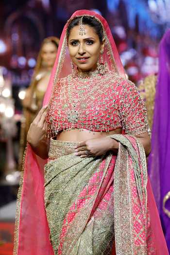 Shop_Itrh_Pink Georgette, Organza, Silk Sweetheart Neck Gulnaar Ombre Saree Set _Online_at_Aza_Fashions