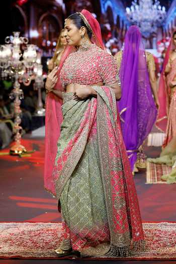 Itrh_Pink Georgette, Organza, Silk Sweetheart Neck Gulnaar Ombre Saree Set _at_Aza_Fashions
