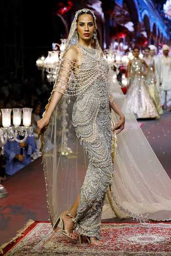Itrh Sheeshmahal Jadau Gown 