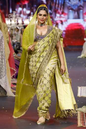 Itrh_Yellow Tissue, Organza, Silk Scoop Neck Neelkanthi Noor Saree With Blouse _Online_at_Aza_Fashions