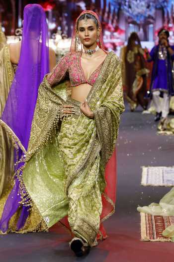 Itrh Gulnaar Zareen Saree Set 