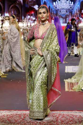 Itrh Gulnaar Zareen Saree Set 