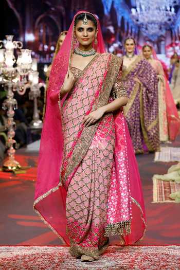 Buy_Itrh_Pink Georgette, Organza Sweetheart Neck Gulrukh Ombre Saree Set _Online_at_Aza_Fashions