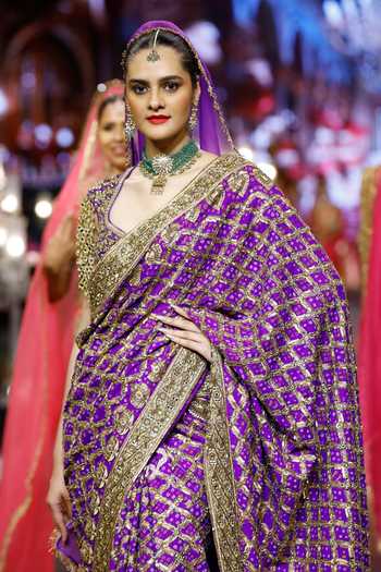 Itrh_Purple Georgette, Organza Scoop Neck Banafsha Ombre Saree Set _Online_at_Aza_Fashions