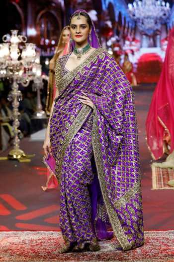 Buy_Itrh_Purple Georgette, Organza Scoop Neck Banafsha Ombre Saree Set _Online_at_Aza_Fashions