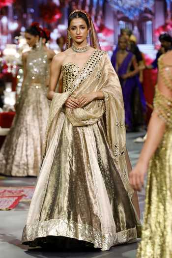 Shop_Itrh_Gold Organza, Tissue Sweetheart Neck Zarika Lehenga Set _Online_at_Aza_Fashions