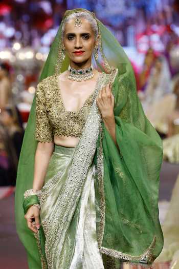 Buy_Itrh_Green Tissue, Silk V-neck Zarika Noor Saree Set _Online_at_Aza_Fashions