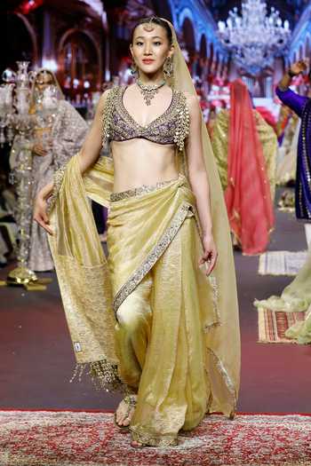 Itrh Pehrang Tissue Saree With Blouse 